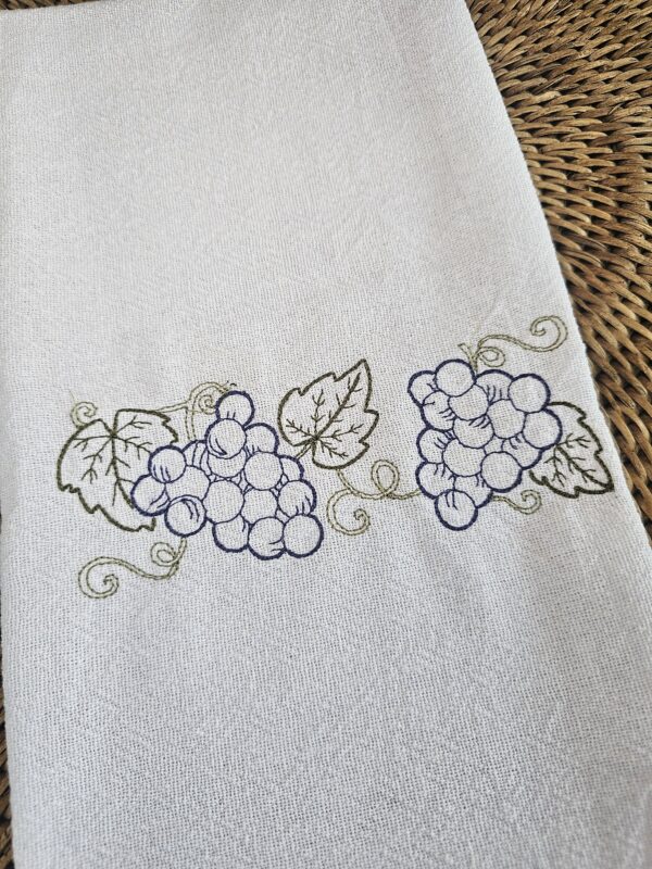 Pano de Prato Bordado 100% Algodão - Uvas