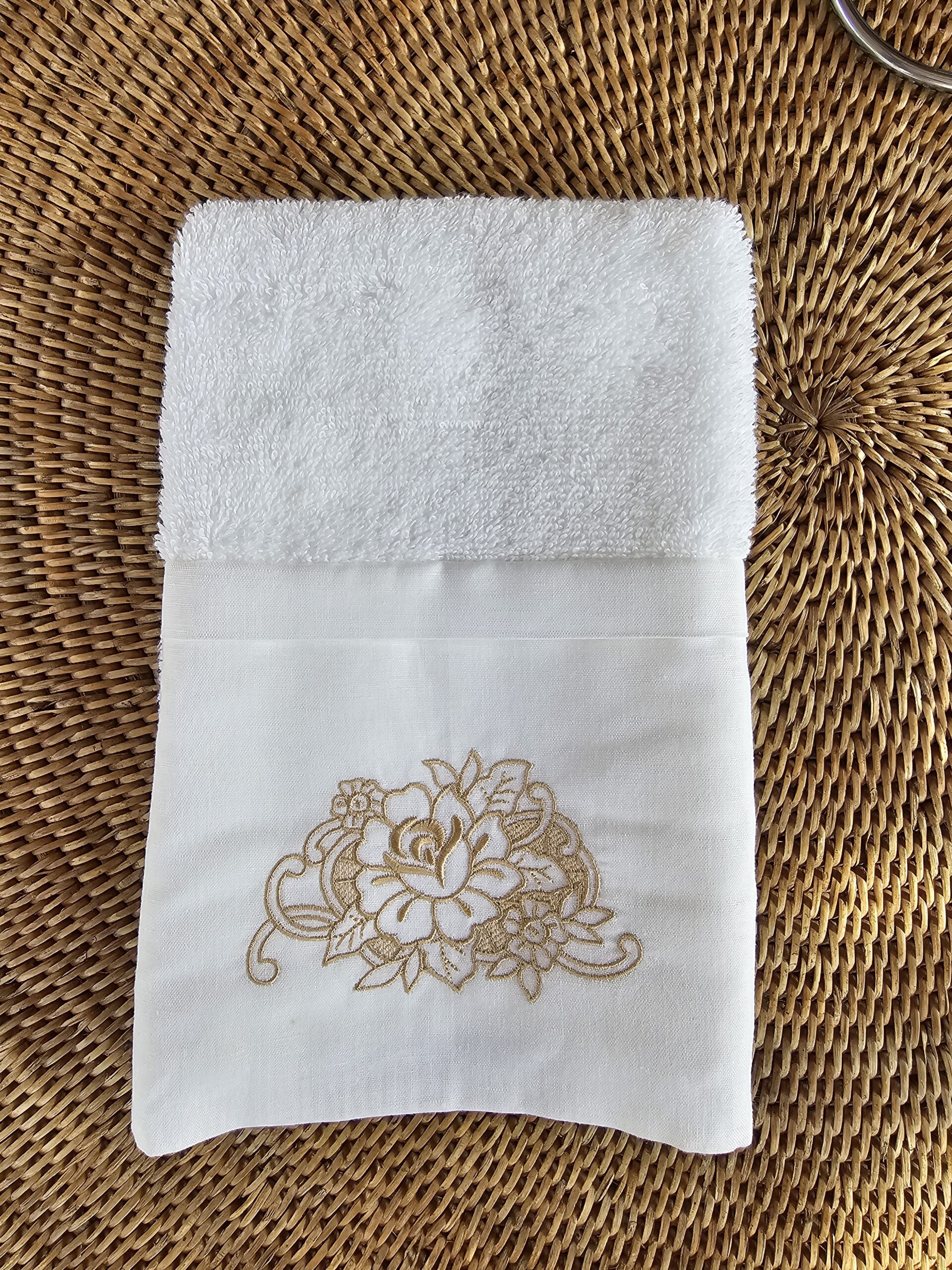 Toalha de Lavabo Bordada 100% Algodão com Barrado em linho - Imagem 2