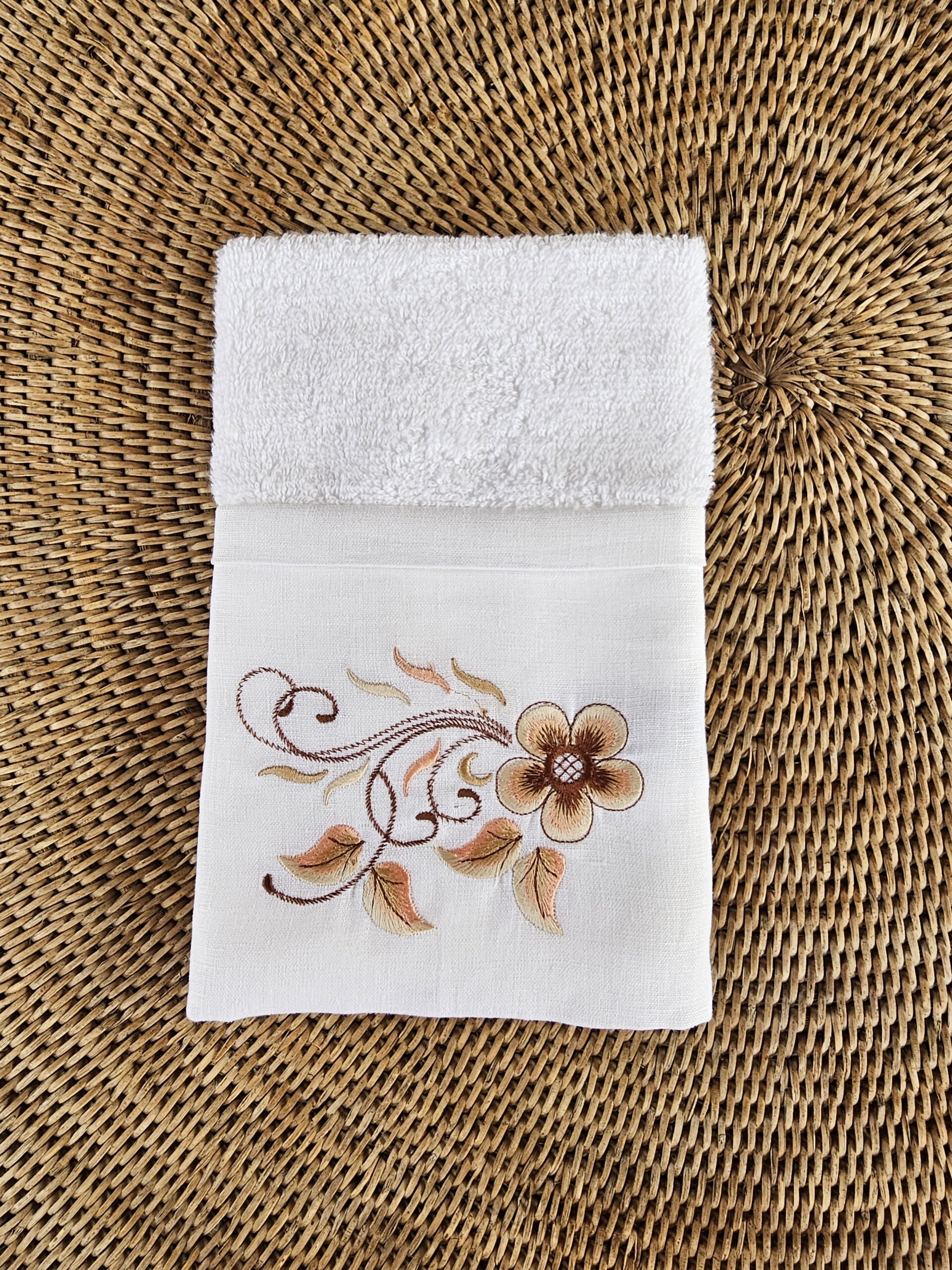 Toalha de Lavabo Bordada 100% Algodão com barrado em linho