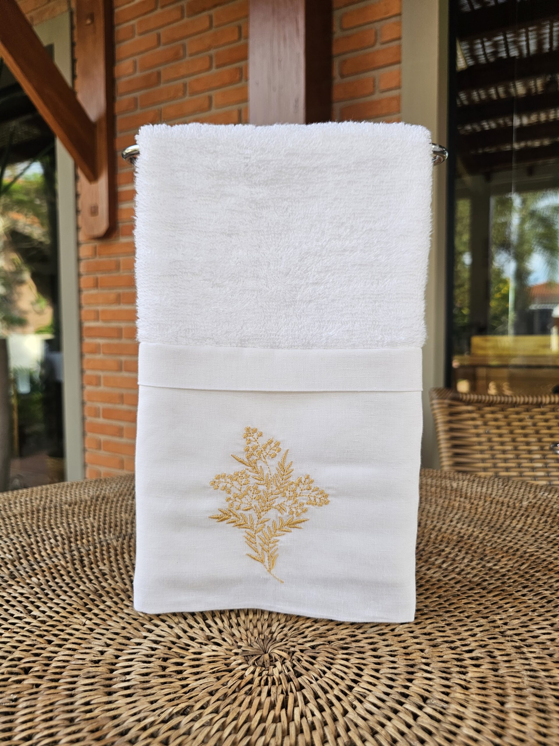 Toalha de Lavabo 100% Algodão Bordada - Folhas Douradas - Imagem 2