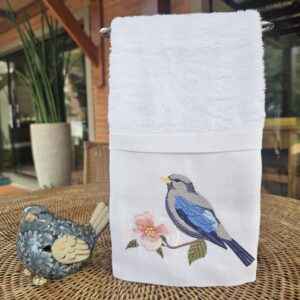 Toalha de Lavabo Bordada 100% Algodão com Barrado em Linho - Passáro