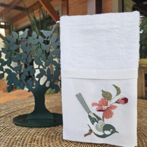 Toalha de Lavabo Bordada 100% Algodão com Barrado em Linho - Passáro